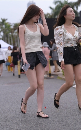 热裤月牙美腿小姐姐(112P)