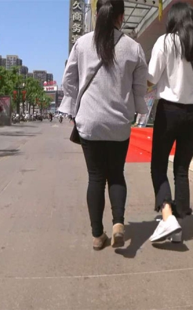 黑色紧身裤白T恤气质小姐姐