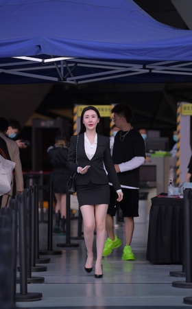 职工制服美腿高跟小姐姐