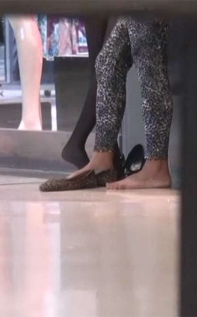 黑丝和裸足那个好看