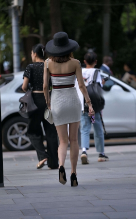 性感紧身包臀白裙美女 [25P]