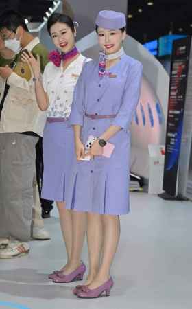 26917-17-108√26cata-美丽的联合航空-双空姐 13P