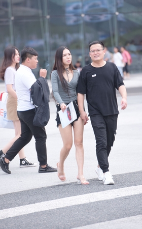 白白嫩嫩的大腿