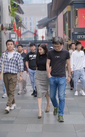 一代美人，肉丝高跟太迷人