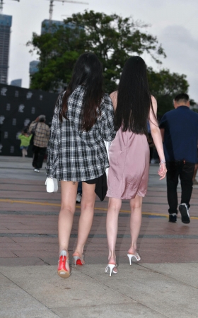 时装周的美腿姐妹 [22P]