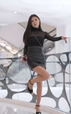 一始街拍作品 – 皮裙丝袜美女