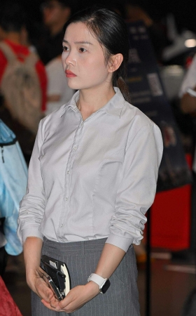 26822-22-115√奥迪-优雅知性-美美哒-细高跟裤里丝-歇脚 13P
