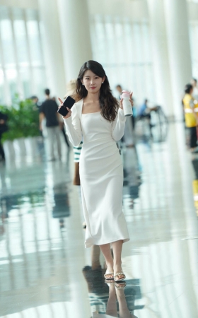 白裙小姐姐 [21P]