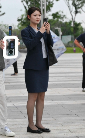 2564-9=71√我的女同事下班了 12P