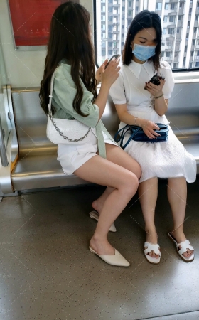 对面美腿女孩儿 [6P]