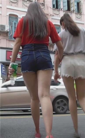 街拍高腰蜜桃臀的热裤女孩 [579 MB]