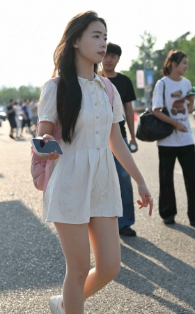 2567-69-48√肉丝小白鞋小妹 8P