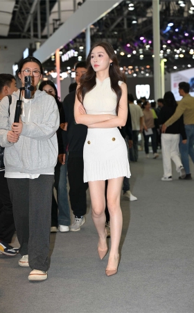 知性白色套装裙
