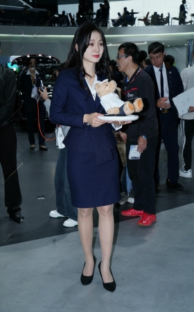 （下集）2023年11月某大型che展SW美女全套图集 [24P]