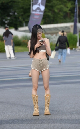 街拍夏日超短热裤小姐姐 [22P]
