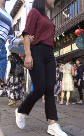 黑裤饱满三角区青春小妹