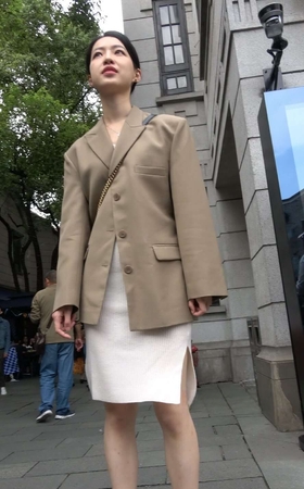 4K – 街拍气质美女 [1.46 GB/MP4]