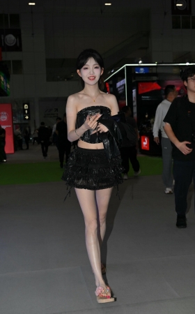 可爱网红—小面包 [18P]