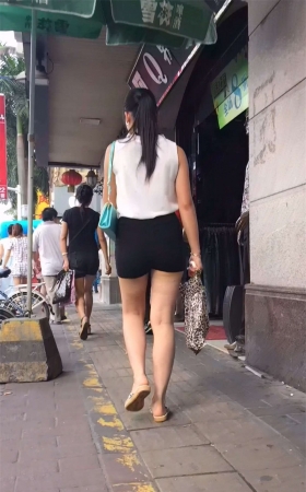 白衬衫丰臀高腰热裤马尾辫
