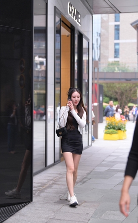 包臀黑裙美女