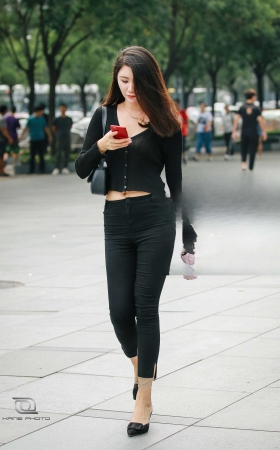 紧身牛仔气质美女 女人味十足 [24P]