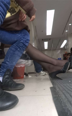 鞋店的黑丝高跟美女