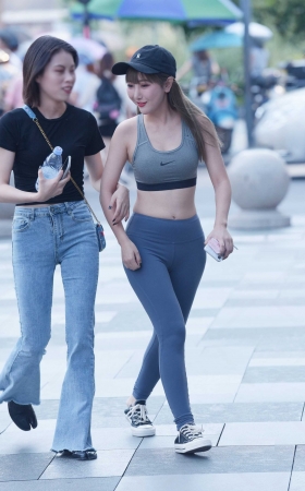 去guui的小姐姐 [22P]