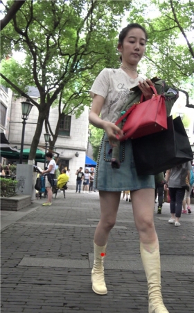 牛仔裙美女