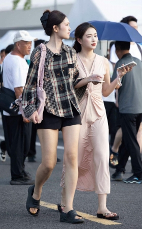LB529-61P成都车展-长腿礼仪小姐姐下班拍美腿 8P