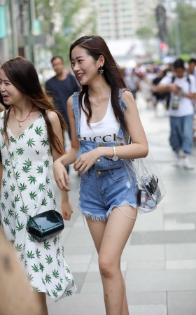 高挑长腿漂亮学姐 [14P]