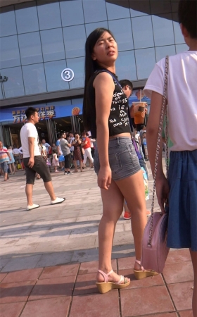牛仔热裤性感美腿美女
