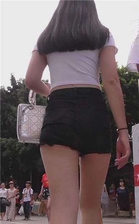 街拍性感美臀高腰短裤俩姐妹 [1.02 GB]