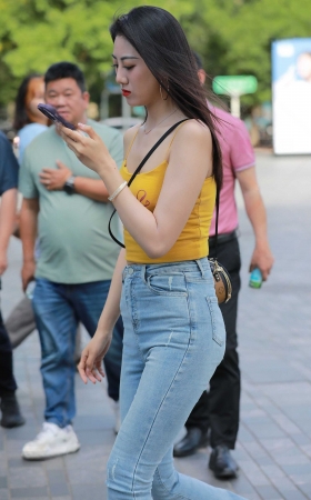LV美女 [19P]