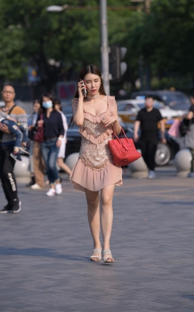 我拍了多久，她就打了多久