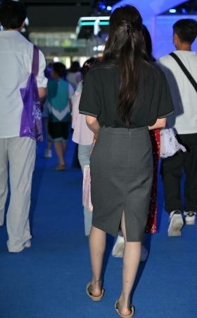 超薄灰丝小姐姐 [18P]