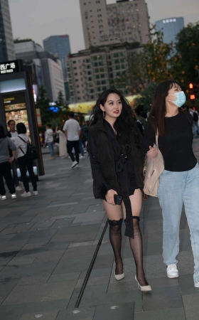 半高嘿丝高跟 [23P]