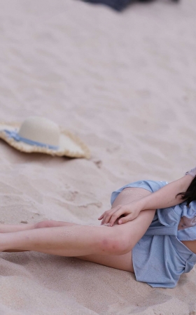 沙滩上的靓丽美女 [18P]