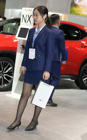 241221-53=26√文质彬彬的黑丝销售 5P