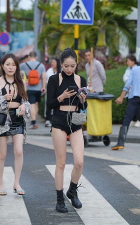 视觉冲击街拍作品 – 性感热裤，长腿美人