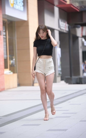 魂魂摄影作品●白色热裤美女 【套图+视频】 [12P]