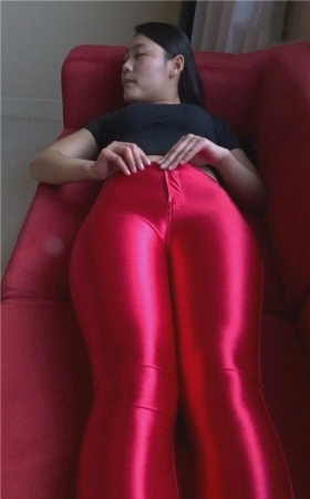模拍漂亮的红色皮裤紧身美女（一）