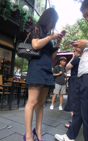 紫色高跟鞋街拍连衣裙性感美女