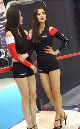 4K-超性感高跟鞋美腿展会美女车模