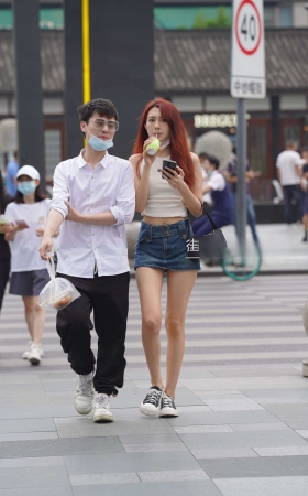抓拍牛仔短裙小姐姐 [23P]