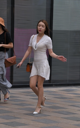 高跟凉鞋美女