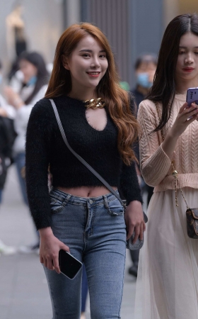 笑得很甜的紧牛美女 [18P]
