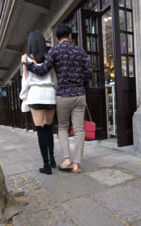 白色雪纺衫热裤美腿性感大美女
