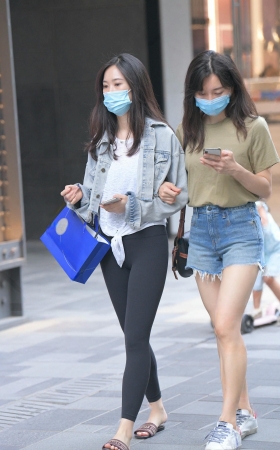 紧身打底裤小姐姐跟闺蜜 [17P]