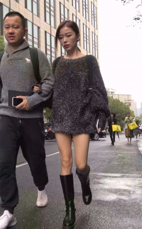 气质高雅的美腿高颜值美女