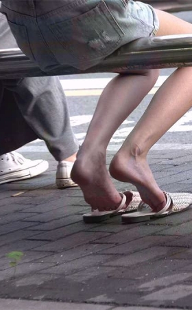 骨感美女裸足